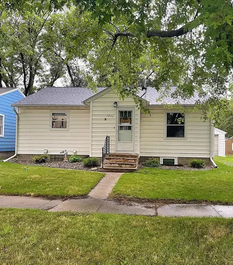 1247 Oak St, Wabasso, MN 56293