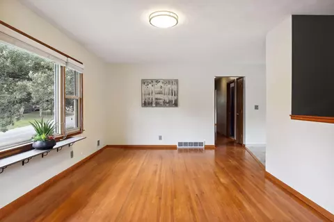 4098 Diamond Dr, Eagan, MN 55122 photo 8