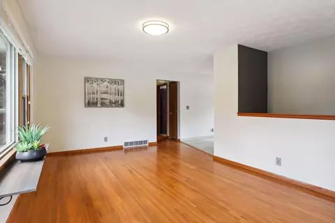 4098 Diamond Dr, Eagan, MN 55122 photo 7