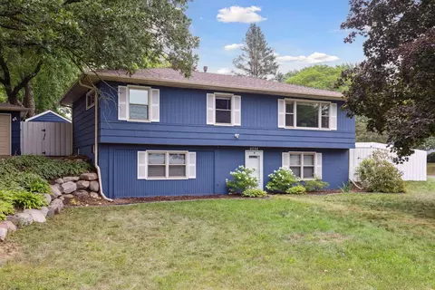 4098 Diamond Dr, Eagan, MN 55122 photo 3