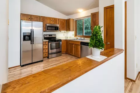 1572 Pacific Ave, Eagan, MN 55122 photo 8