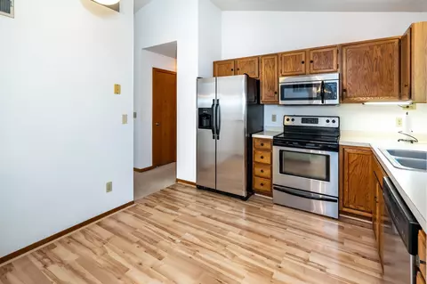 1572 Pacific Ave, Eagan, MN 55122 photo 10