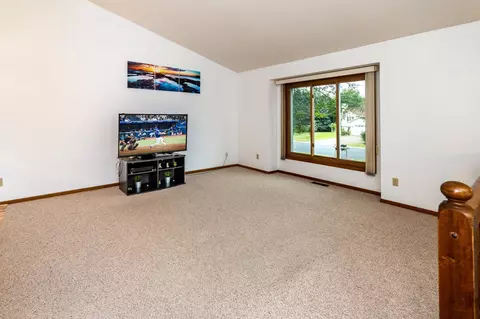 1572 Pacific Ave, Eagan, MN 55122 photo 14