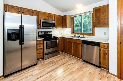 1572 Pacific Ave, Eagan, MN 55122 photo 9