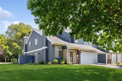 1795 Donegal Dr #7, Woodbury, MN 55125