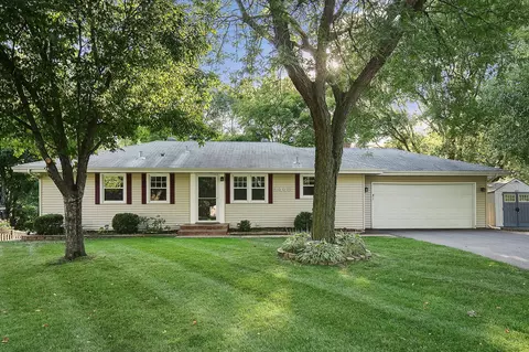 2408 Cedarwood Rdg, Minnetonka, MN 55305