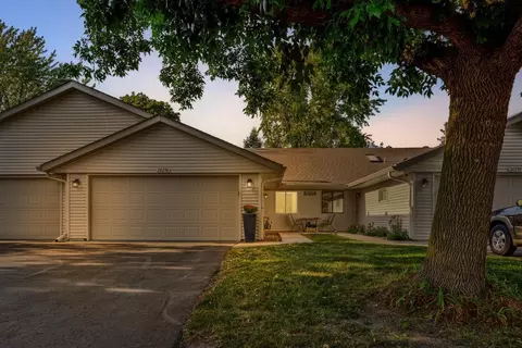 20296 Hunter Ct, Lakeville, MN 55044