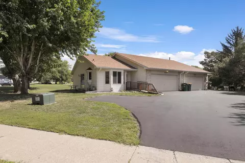 14220 Pennock Ave, Apple Valley, MN 55124