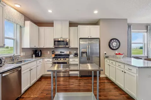 17536 96th Pl N, Maple Grove, MN 55311 photo 2