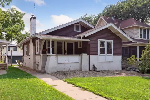 2128 Saint Clair Ave, Saint Paul, MN 55105