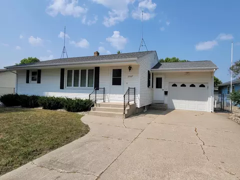 1007 Pine Ave, Marshall, MN 56258