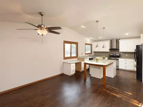 859 Rogers Ct, Eagan, MN 55123 photo 14