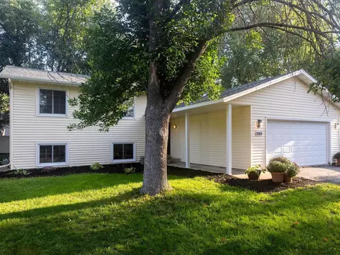 859 Rogers Ct, Eagan, MN 55123 photo 3
