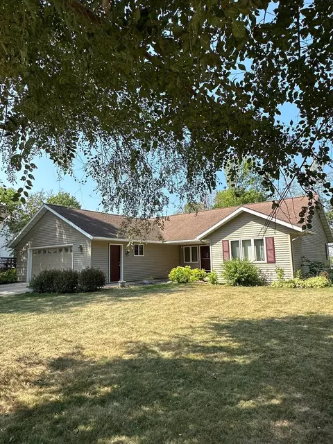 309 4th St NE, Grand Meadow, MN 55936