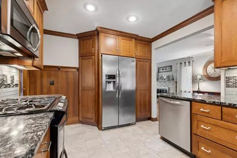 8214 Old Cedar Ave S, Bloomington, MN 55425