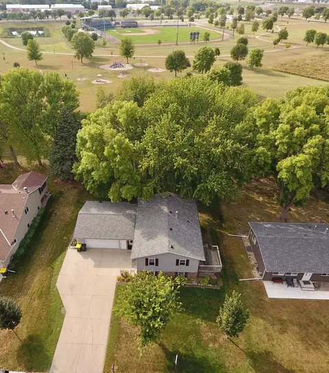 1412 18th St SW, Willmar, MN 56201
