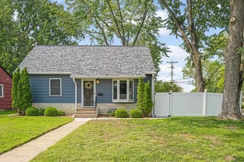 5261 Hampshire Ave N, Crystal, MN 55428