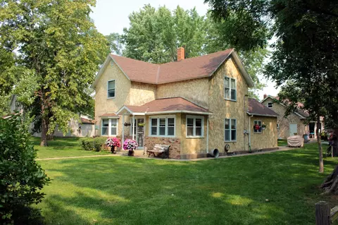 212 N Aspen St, Royalton, MN 56373