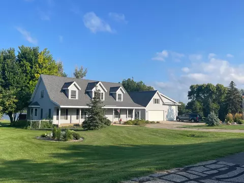 560 Horseshoe Dr, Willmar, MN 56201