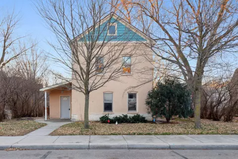 215 W 1st St, Chaska, MN 55318