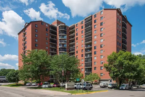 6500 Woodlake Dr #406, Richfield, MN 55423