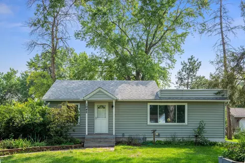 1042 90th Ave NE, Blaine, MN 55434