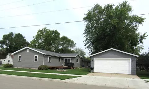385 3rd St, Dawson, MN 56232 photo 2