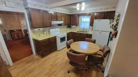309 S 6th St, Marshall, MN 56258 photo 4