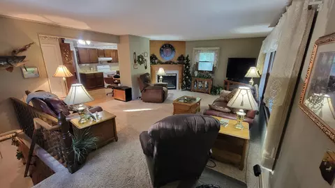 309 S 6th St, Marshall, MN 56258 photo 5
