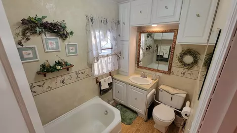 309 S 6th St, Marshall, MN 56258 photo 7