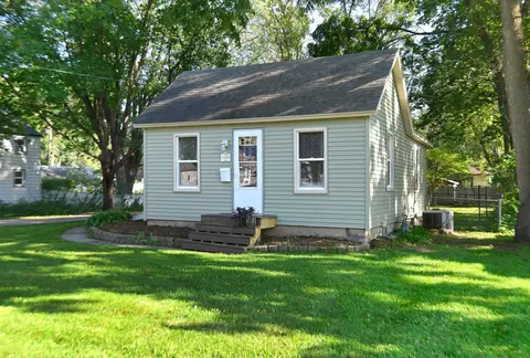 1121 7th St NW, Faribault, MN 55021