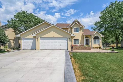 8300 Niagara Ln N, Maple Grove, MN 55311