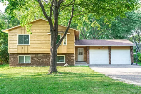 916 85th Ave N, Brooklyn Park, MN 55444