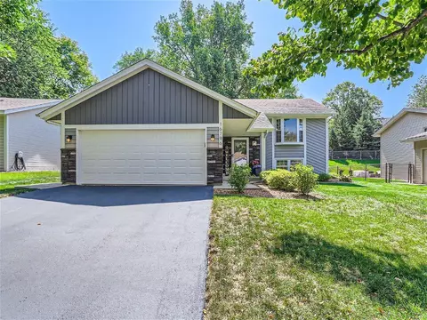 16796 Jonquil Trl, Lakeville, MN 55044