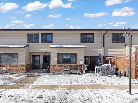 4093 Foss Rd, Saint Anthony, MN 55421