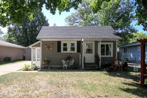 409 W 6th St, Winthrop, MN 55396