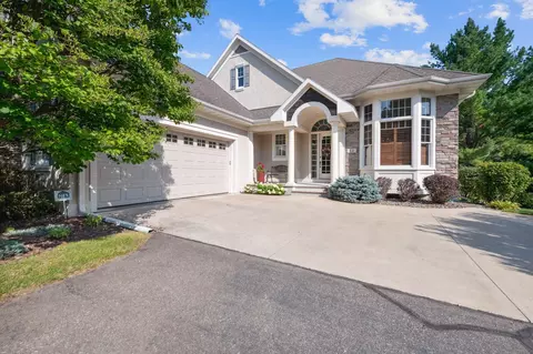 12 Pearson Pl, North Oaks, MN 55127