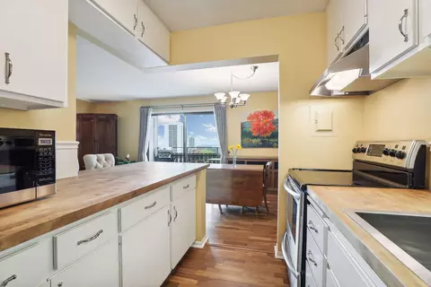 400 Groveland Ave #907, Minneapolis, MN 55403