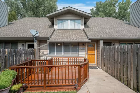 1625 N Brenner Pass, Fridley, MN 55432