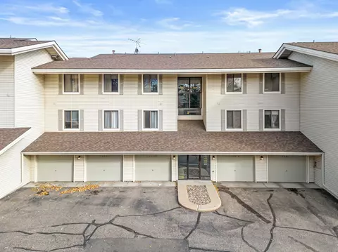14318 Fairway Dr, Eden Prairie, MN 55344