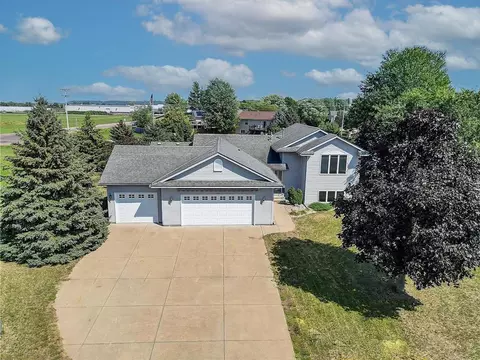 745 Shannon Ln, Belle Plaine, MN 56011