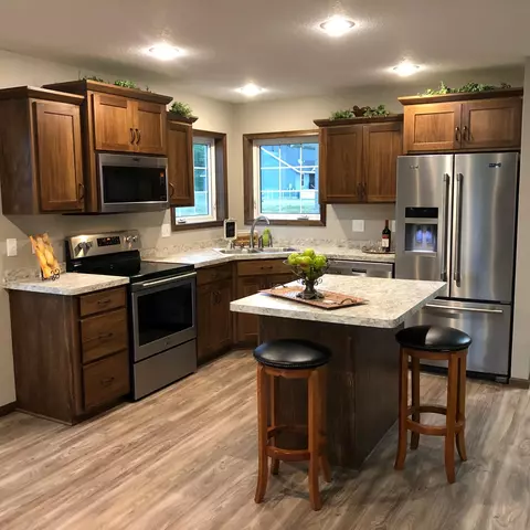 442 Meadowview Ct, Paynesville, MN 56362