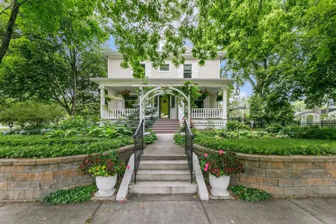 209 3rd St NW, Buffalo, MN 55313