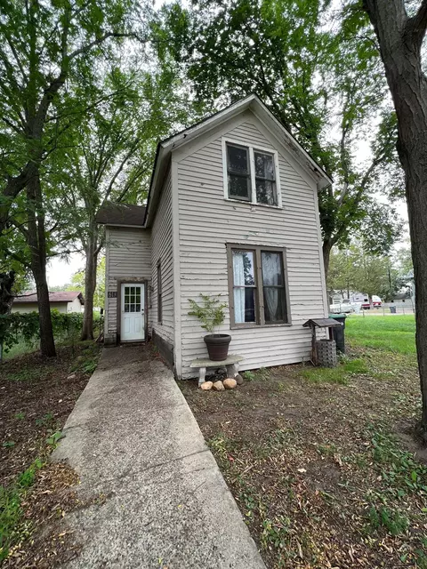 613 3rd St NE, Little Falls, MN 56345