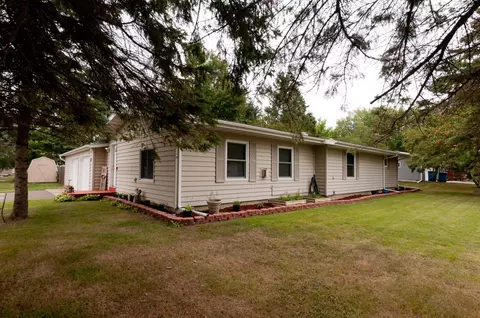 117 E Poplar Ave, Cameron, WI 54822