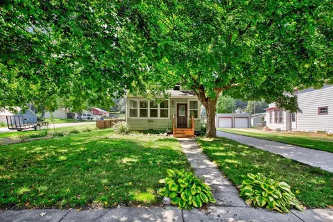 402 N 6th St, Henderson, MN 56044