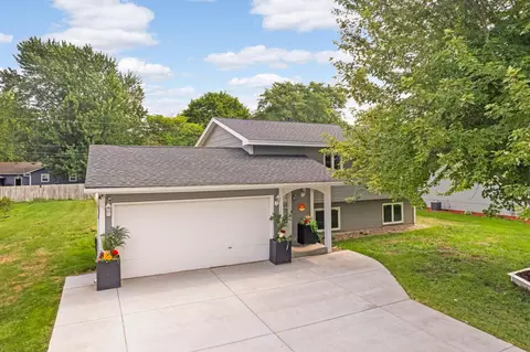 1121 Polk St S, Shakopee, MN 55379