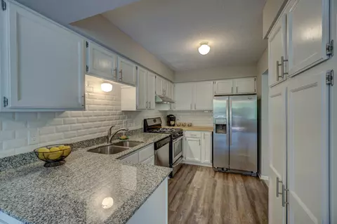 2856 Castleford Ct, Woodbury, MN 55125
