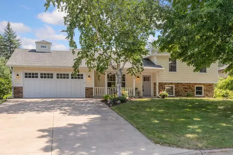 512 Homewood Ave, Mahtomedi, MN 55115