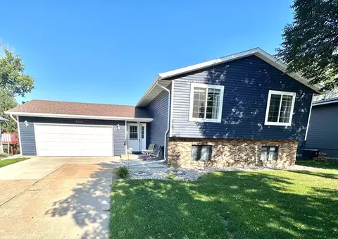 5630 Clearwater Rd NW, Rochester, MN 55901